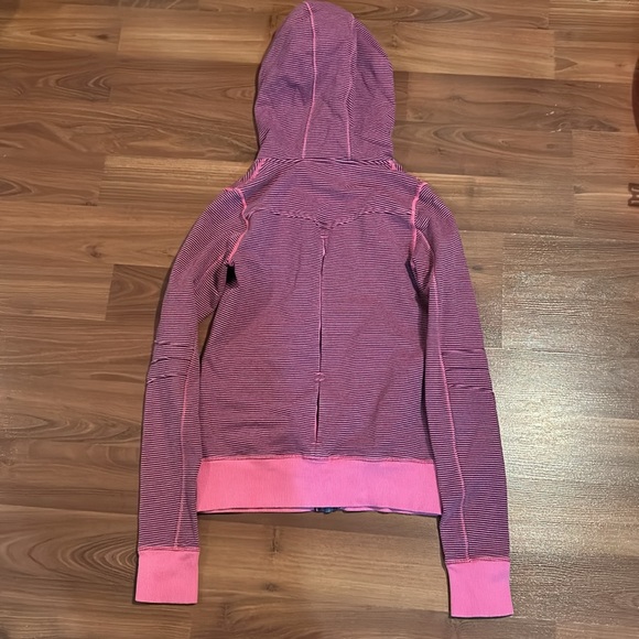 Size 4 lululemon zip up - Picture 5 of 5